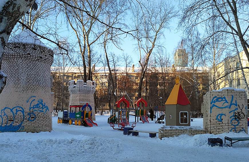 Детская площадка в парке Энгельса